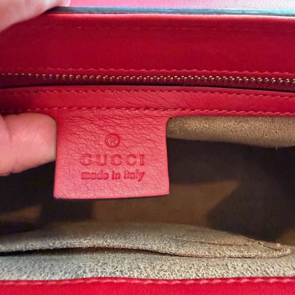 Gucci Padlock Leather Elegant Shoulder or Crossbody Bag